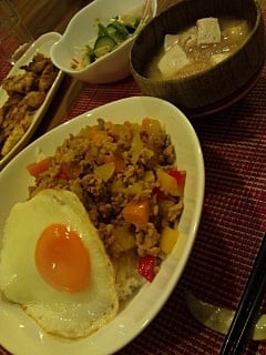 ガパオと豆腐・揚げ味噌汁