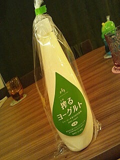 絞るヨーグルト